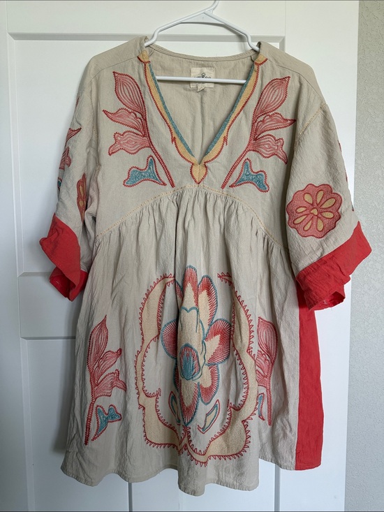 Umgee Dresses & Skirts - Umgee Beige Midi Dress with Coral and Teal Embroidery